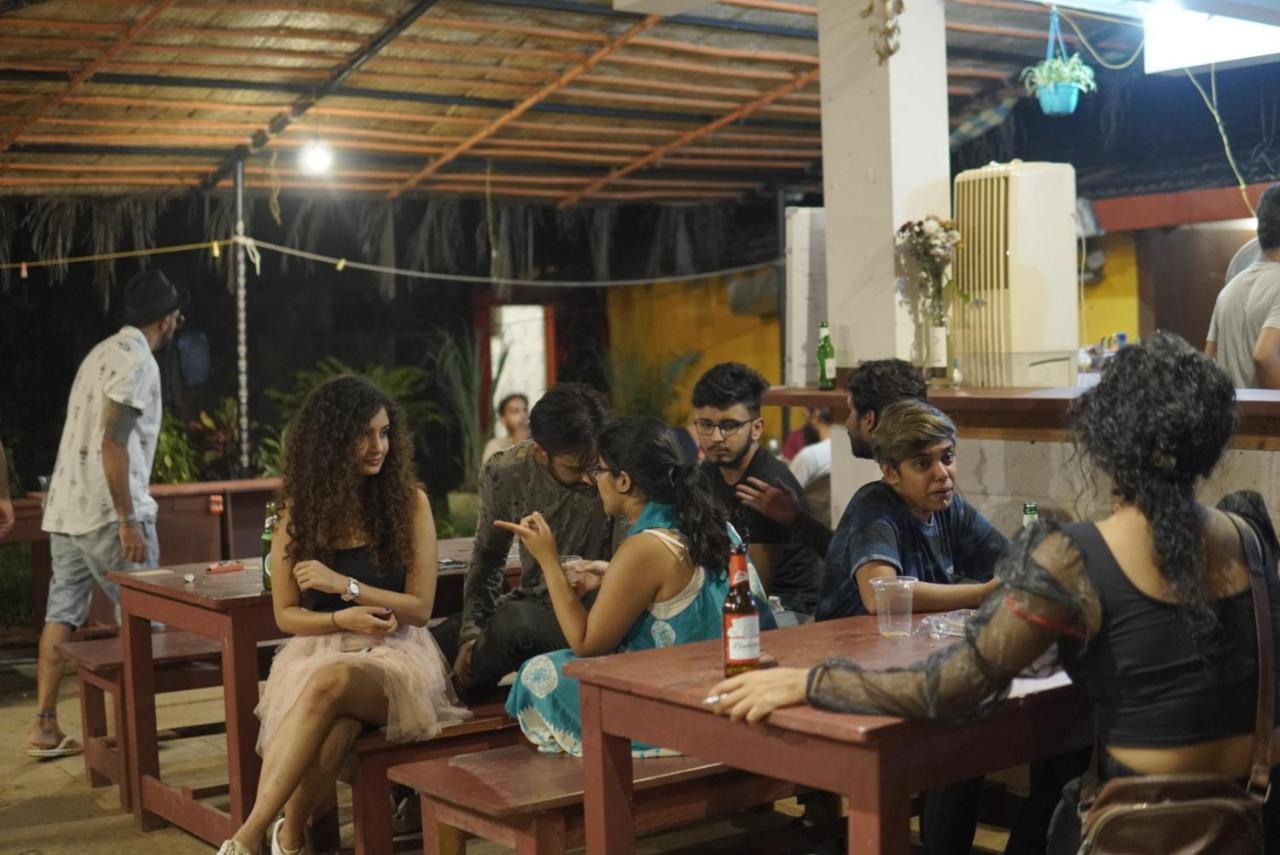 Gaia Hostels Anjuna Bagian luar foto