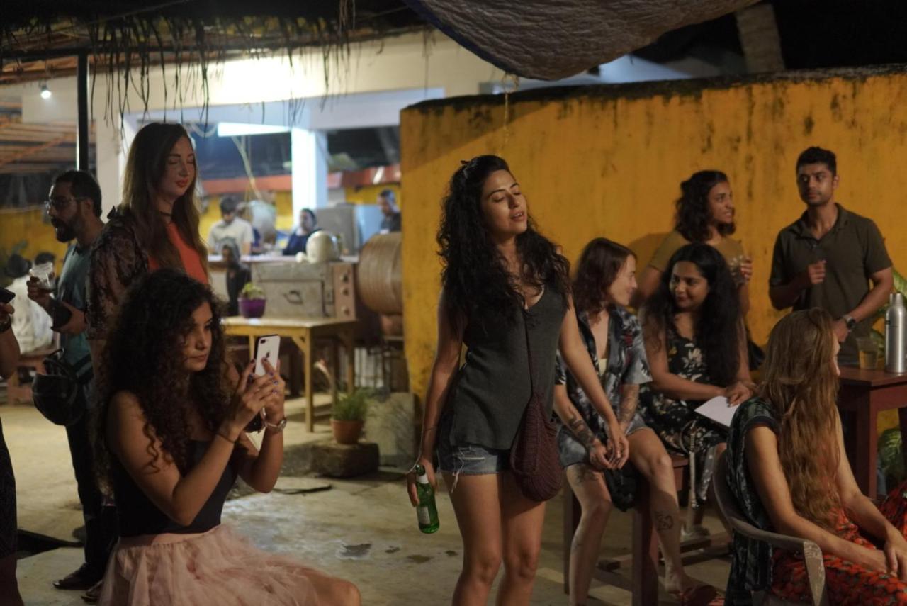 Gaia Hostels Anjuna Bagian luar foto