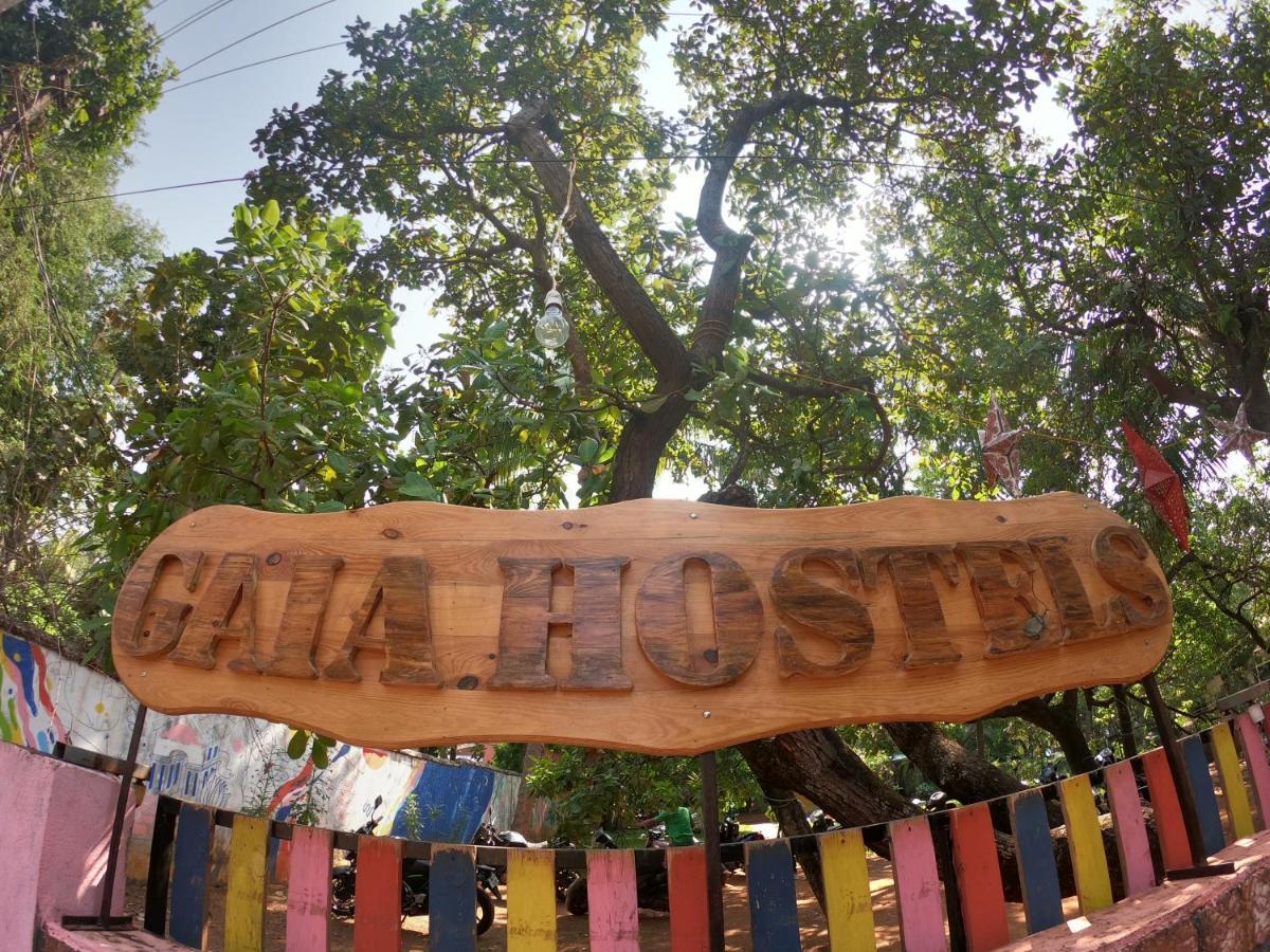 Gaia Hostels Anjuna Bagian luar foto