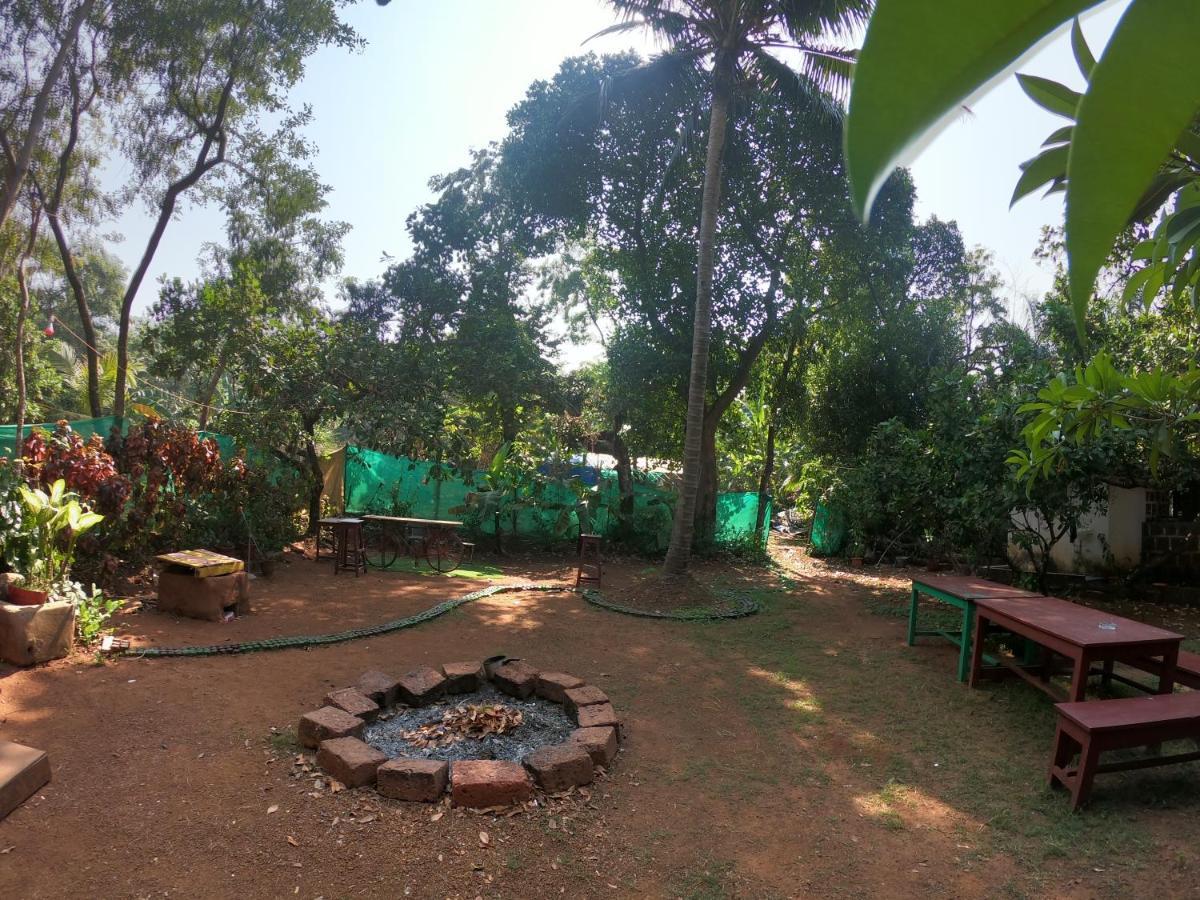 Gaia Hostels Anjuna Bagian luar foto