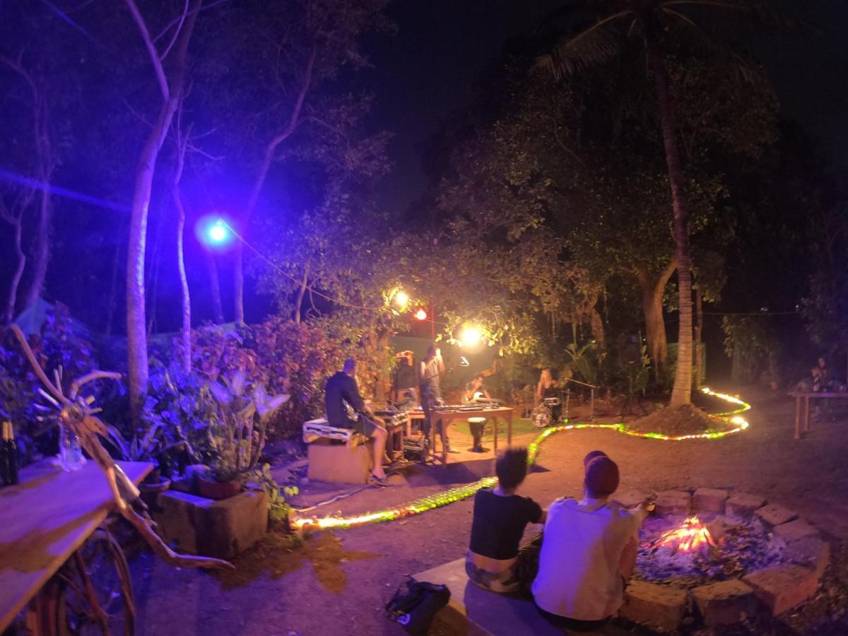 Gaia Hostels Anjuna Bagian luar foto