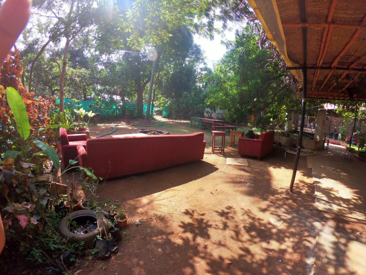 Gaia Hostels Anjuna Bagian luar foto