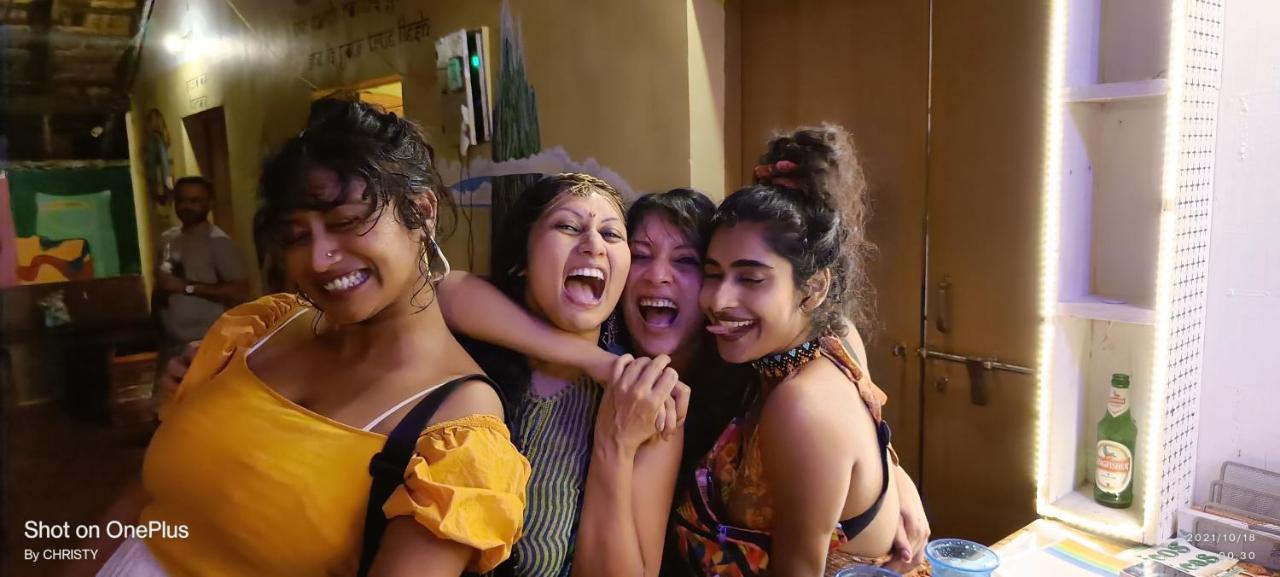 Gaia Hostels Anjuna Bagian luar foto