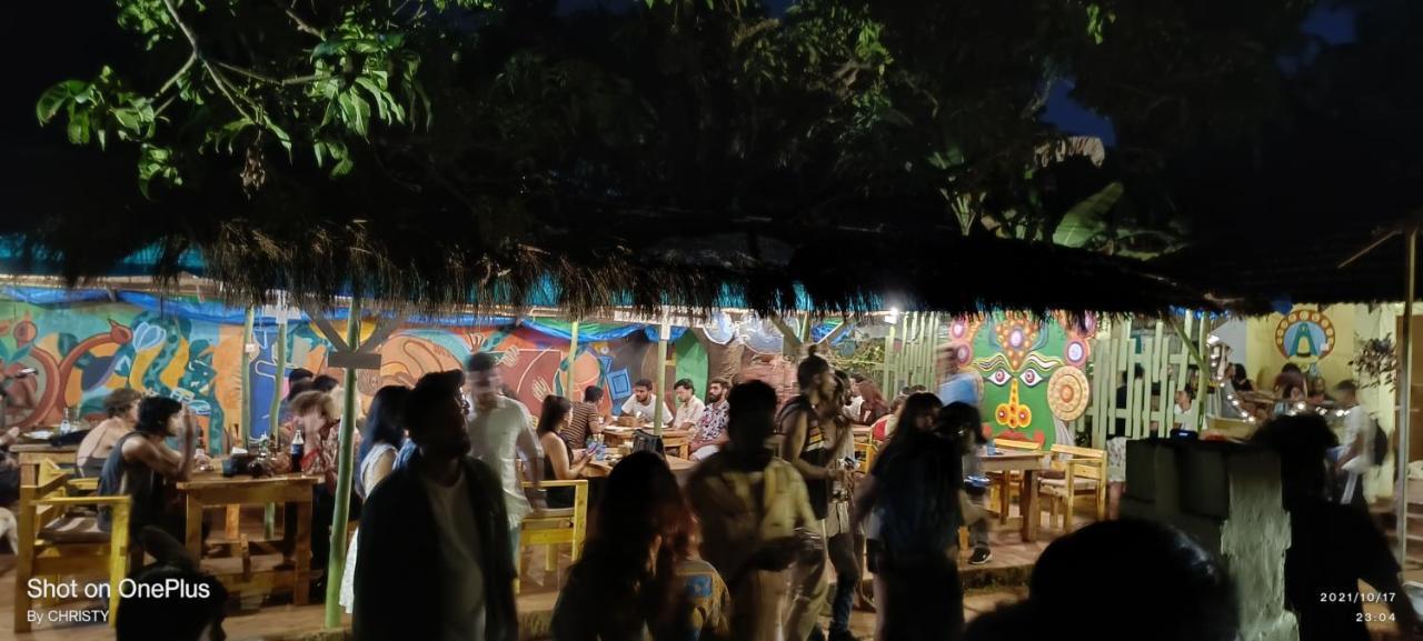 Gaia Hostels Anjuna Bagian luar foto