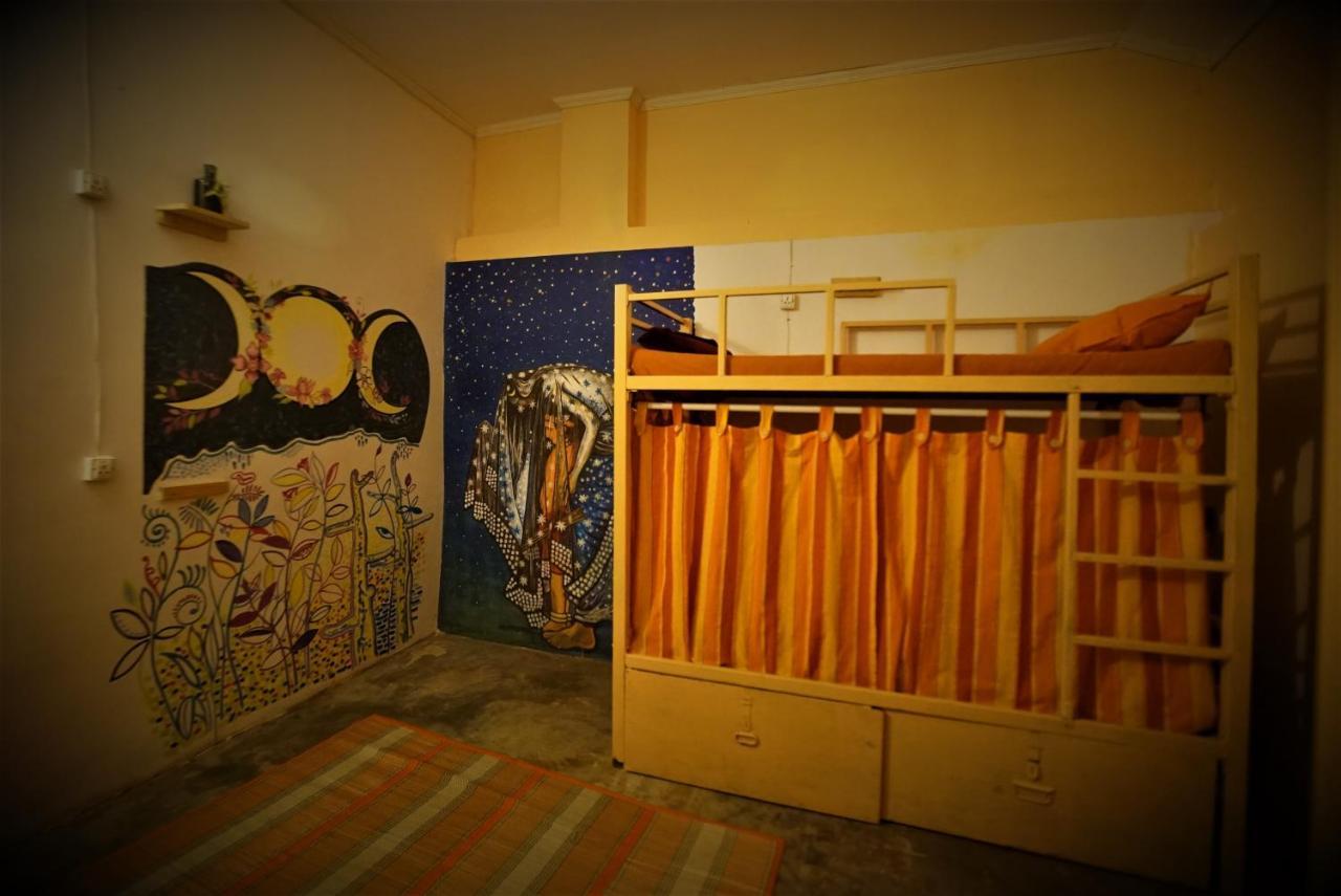 Gaia Hostels Anjuna Bagian luar foto