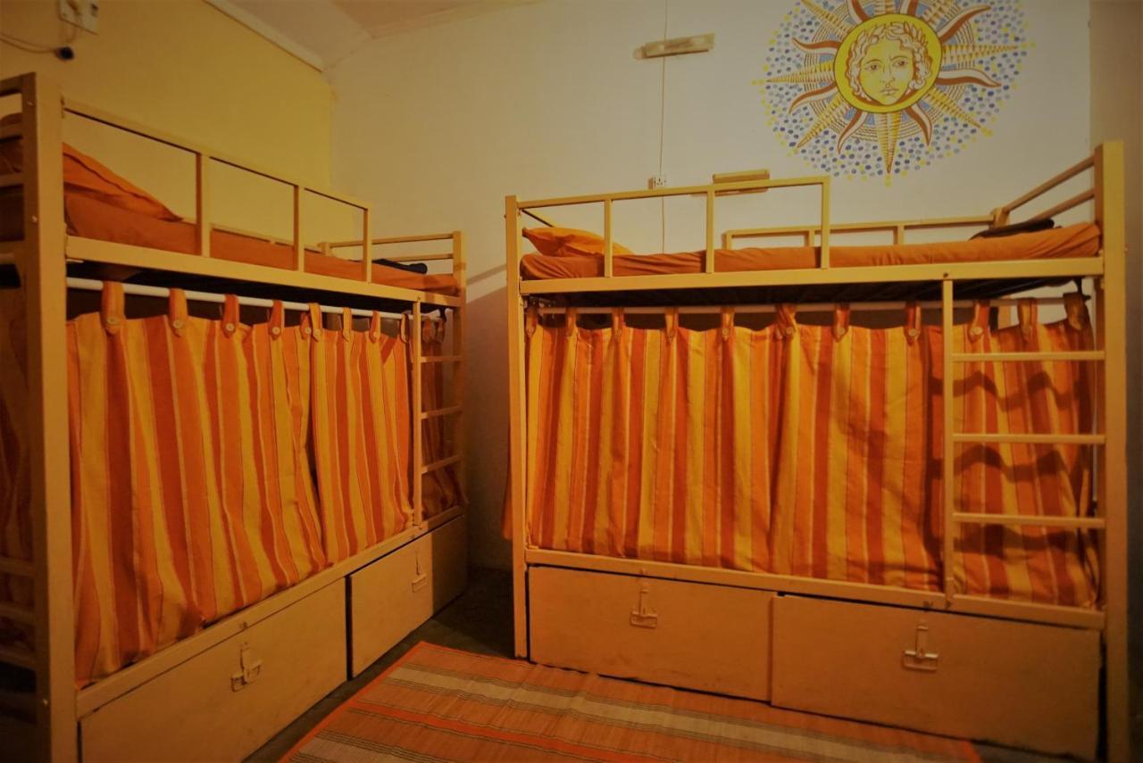 Gaia Hostels Anjuna Bagian luar foto