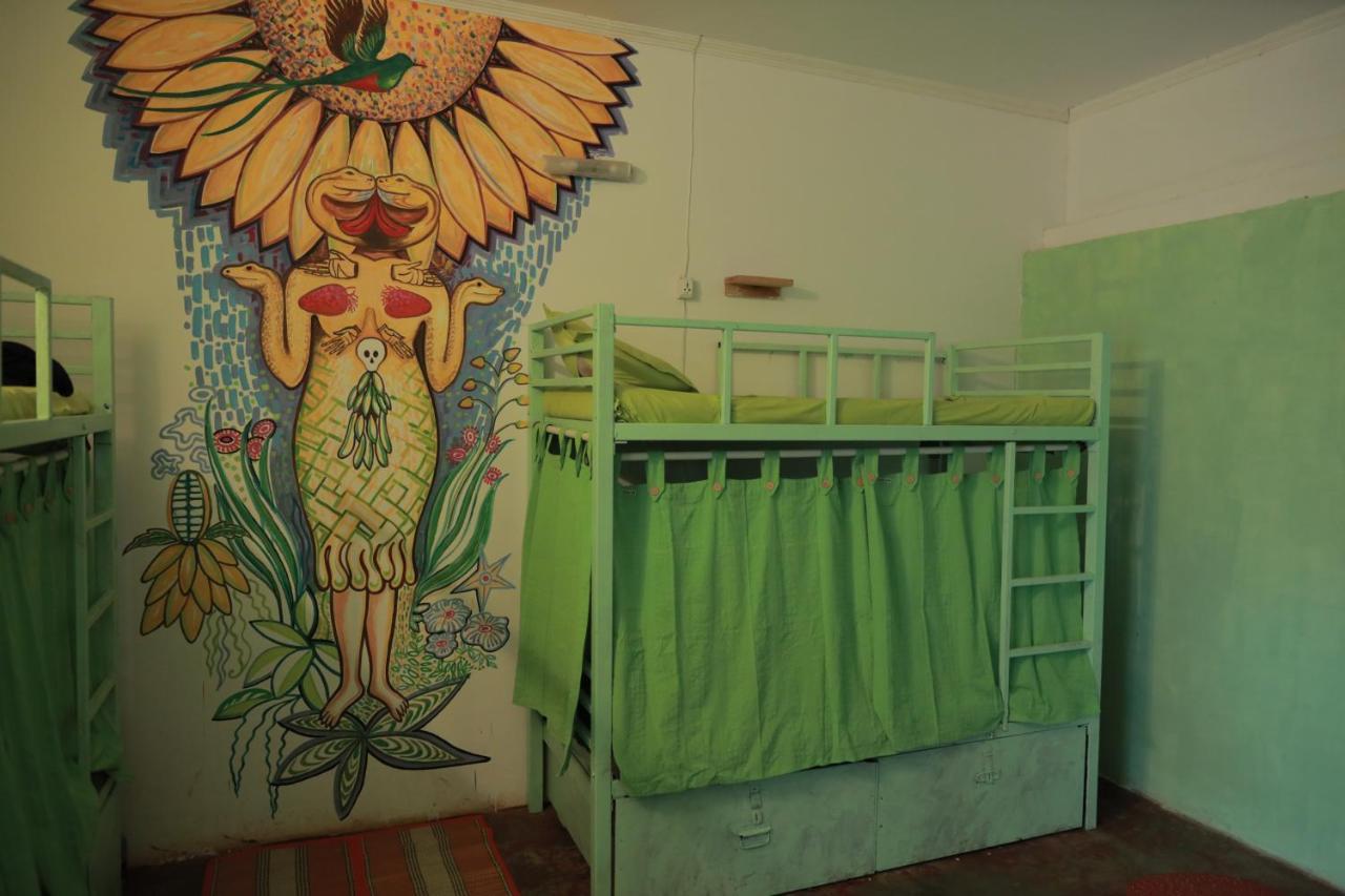 Gaia Hostels Anjuna Bagian luar foto