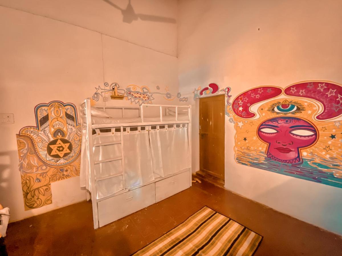 Gaia Hostels Anjuna Bagian luar foto