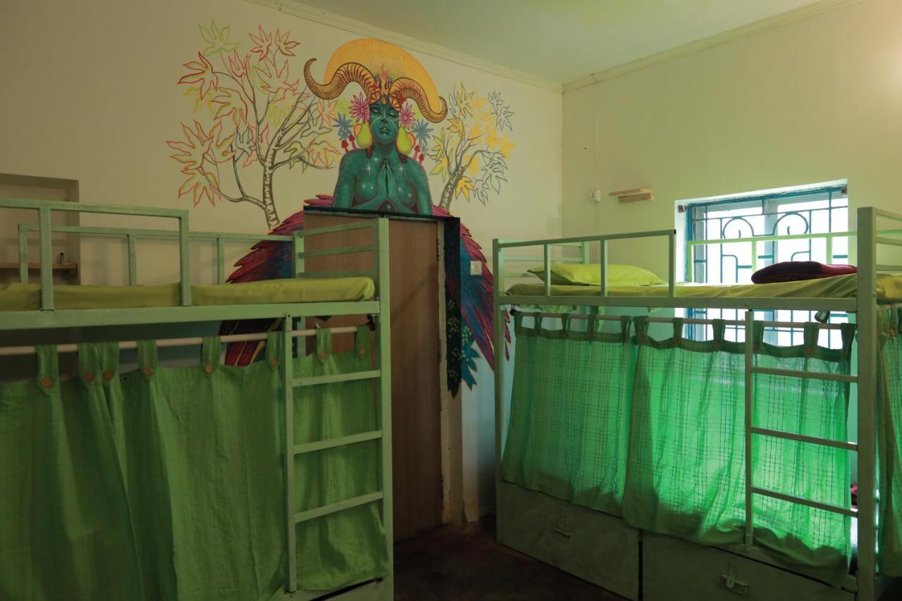 Gaia Hostels Anjuna Bagian luar foto