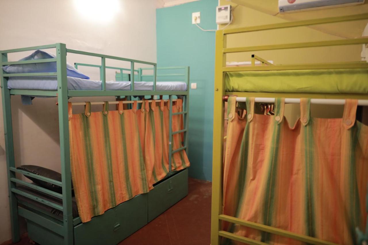 Gaia Hostels Anjuna Bagian luar foto
