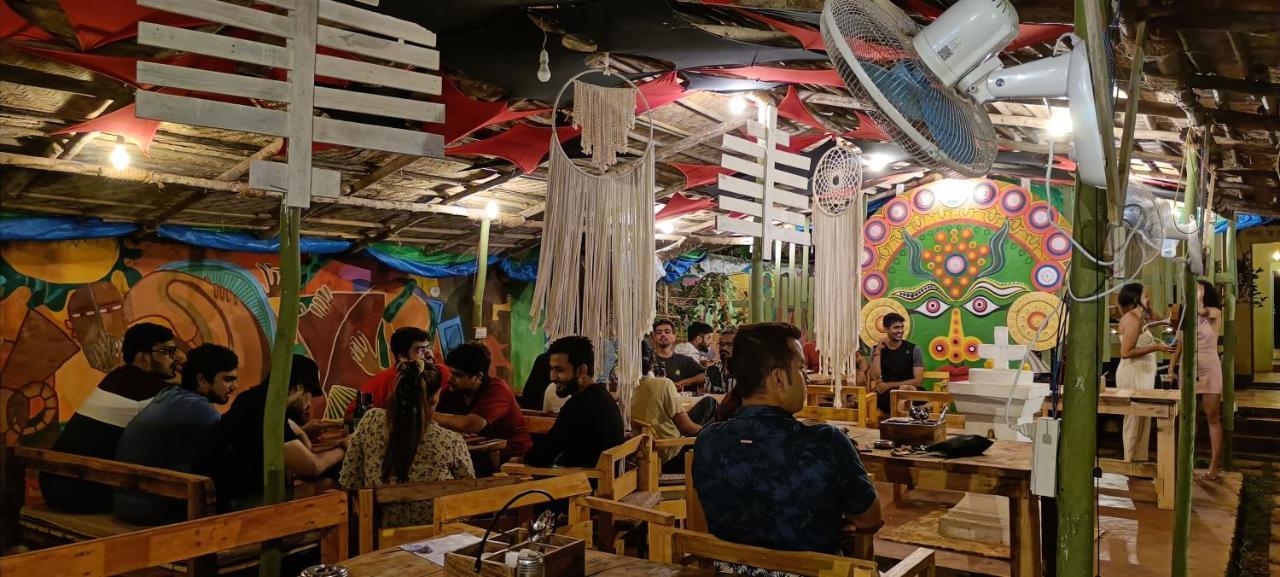 Gaia Hostels Anjuna Bagian luar foto