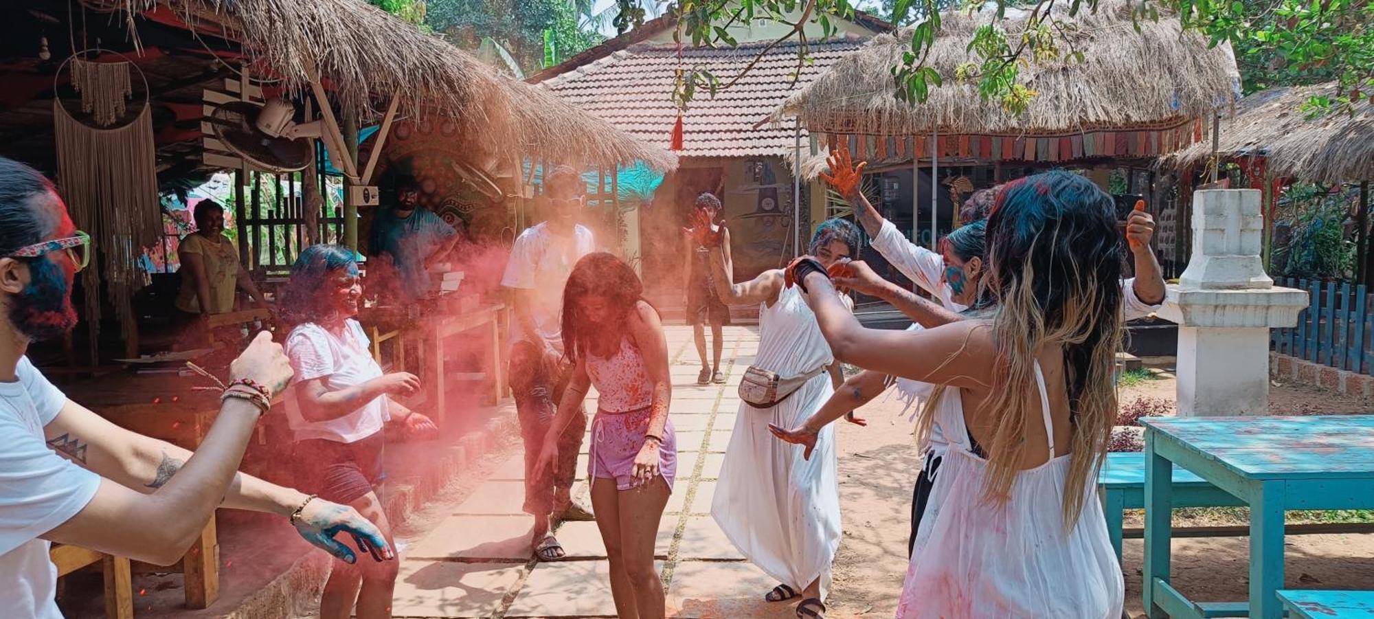 Gaia Hostels Anjuna Bagian luar foto