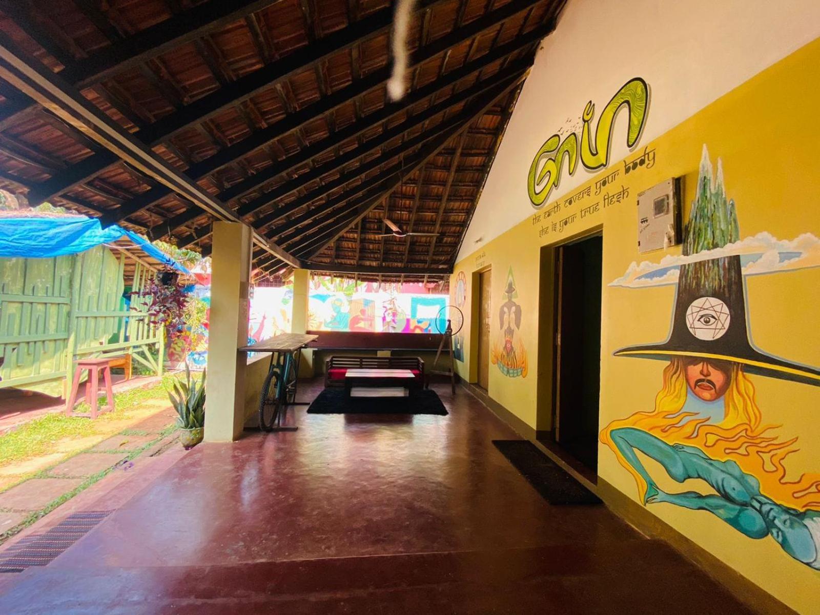 Gaia Hostels Anjuna Bagian luar foto