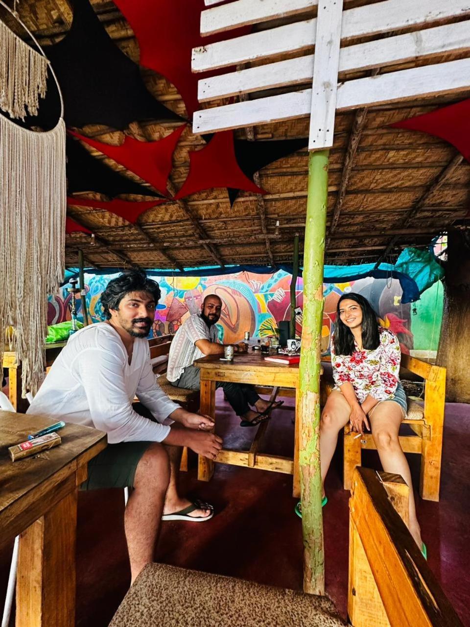 Gaia Hostels Anjuna Bagian luar foto