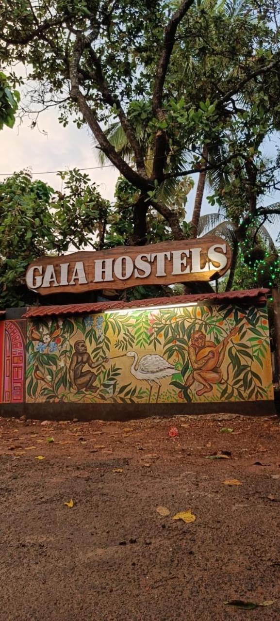 Gaia Hostels Anjuna Bagian luar foto