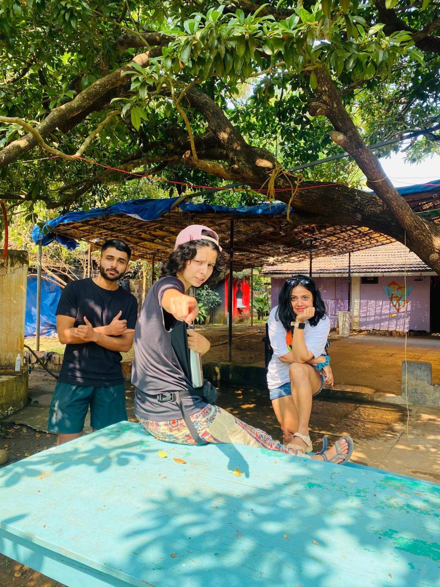 Gaia Hostels Anjuna Bagian luar foto
