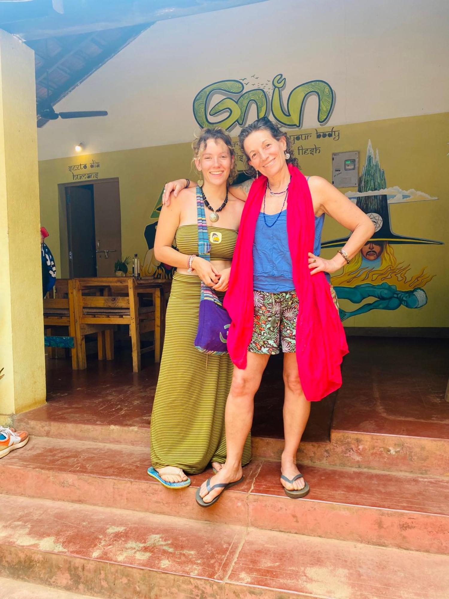 Gaia Hostels Anjuna Bagian luar foto
