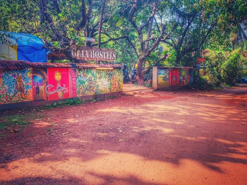 Gaia Hostels Anjuna Bagian luar foto