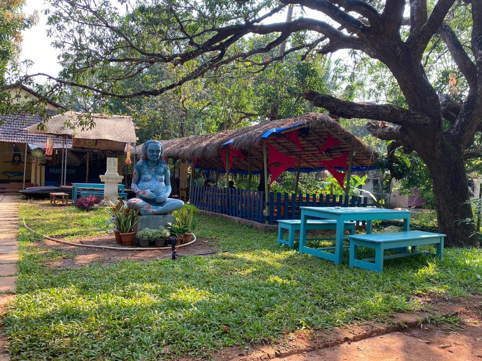 Gaia Hostels Anjuna Bagian luar foto